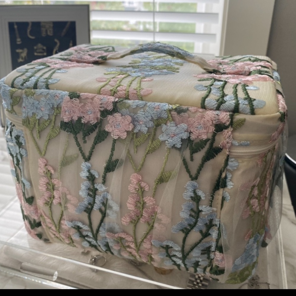 Embroidered Train Case Vanity - image 4